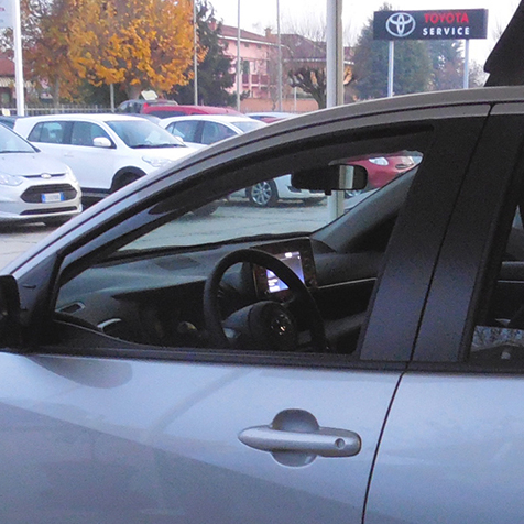 Wind deflectors for front and rear doors