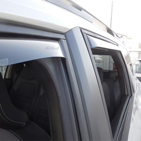 Wind deflectors for front and rear doors