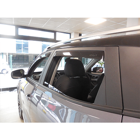 Wind deflectors for front and rear doors