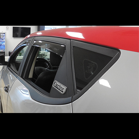 Wind deflectors for front and rear doors