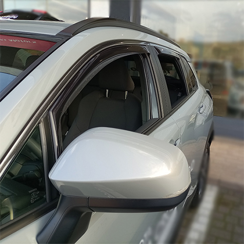 Wind deflectors for front and rear doors