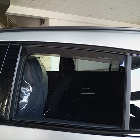 Wind deflectors for front and rear doors