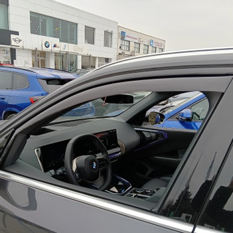 Wind deflectors for front doors standard fixing