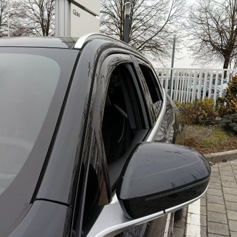 Wind deflectors for front doors standard fixing