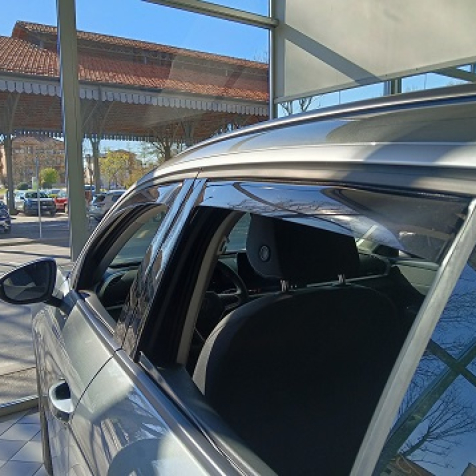 Wind deflectors for front and rear doors