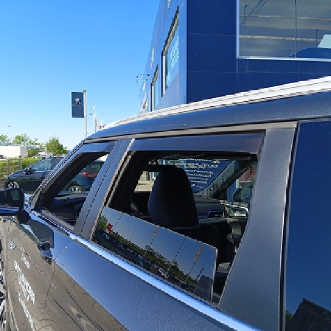 Wind deflectors for front and rear doors