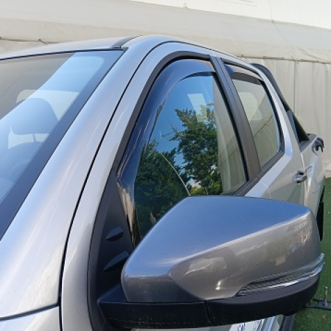 Wind deflectors for front doors standard fixing