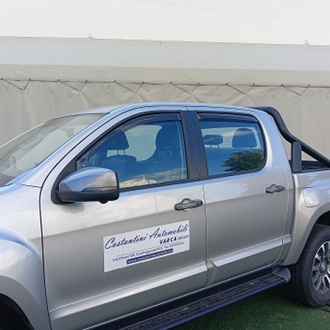 Wind deflectors for front and rear doors