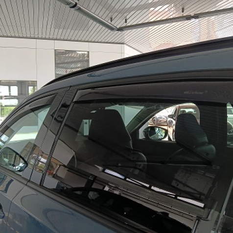 Wind deflectors for front and rear doors